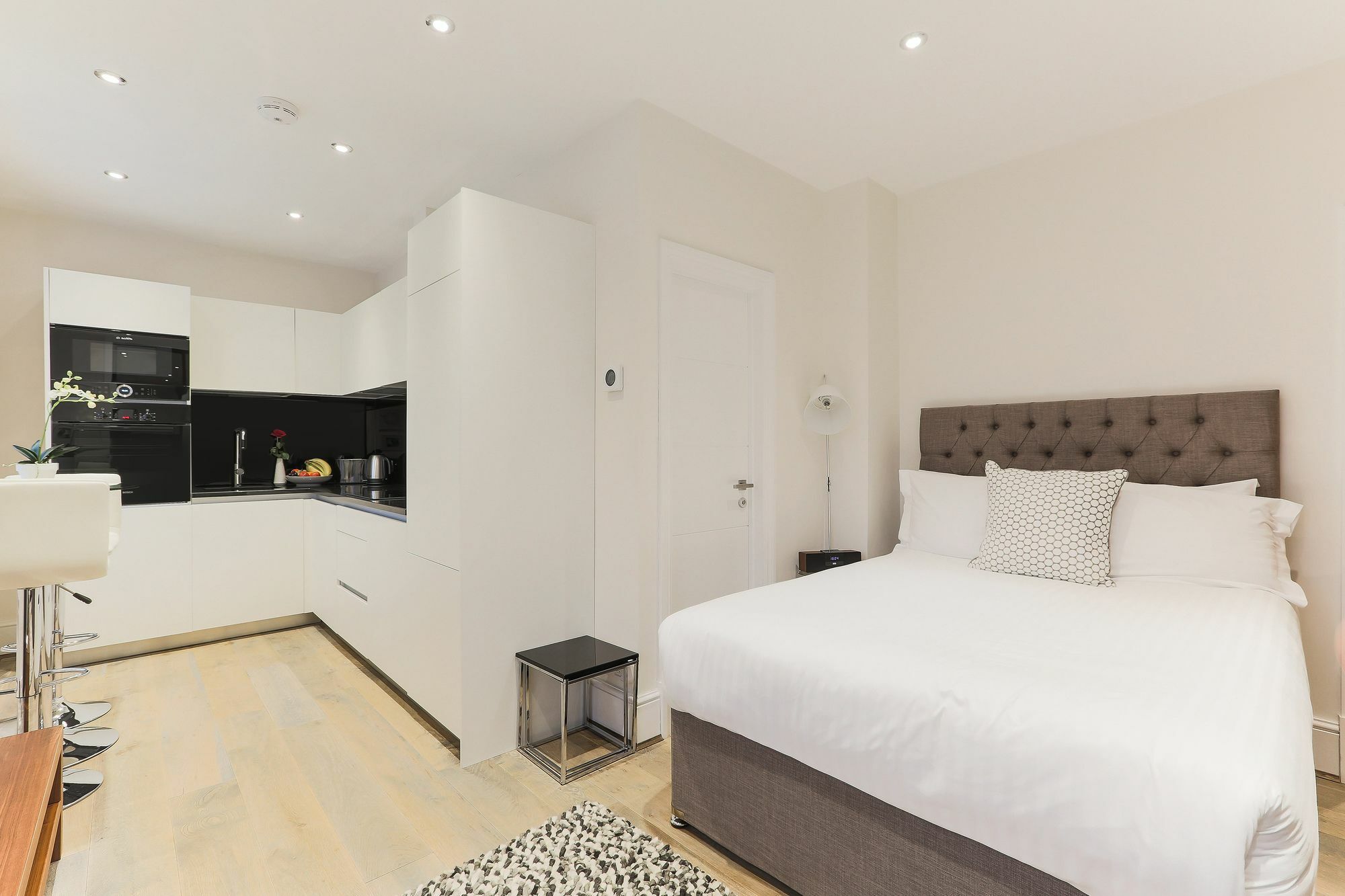Leicester Square One Лондон Экстерьер фото